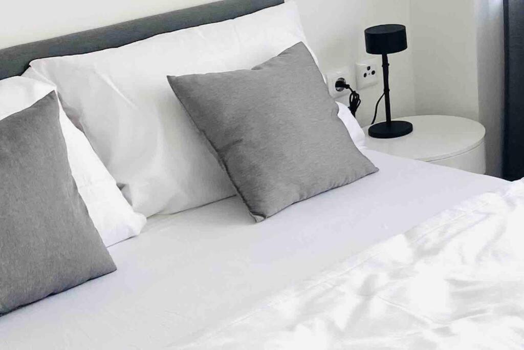 Apartment Zentral Gelegene Schoene In Mitte, Direkte Naehe Zum Klinikum, Balkon *