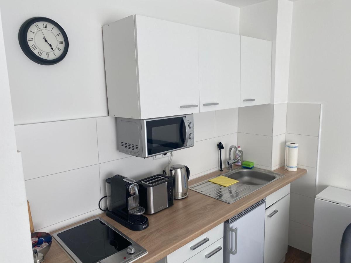 Apartment Zentral Gelegene Schoene In Mitte, Direkte Naehe Zum Klinikum, Balkon BRE